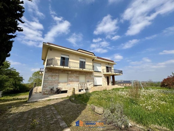 casa indipendente in vendita a Castagnole delle Lanze