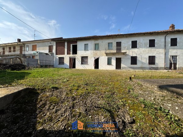 casale in vendita a Castagnole delle Lanze