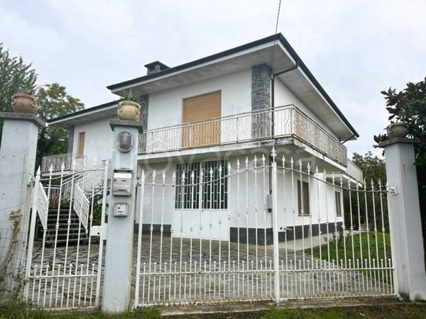 casa indipendente in vendita a Castagnole delle Lanze in zona San Bartolomeo