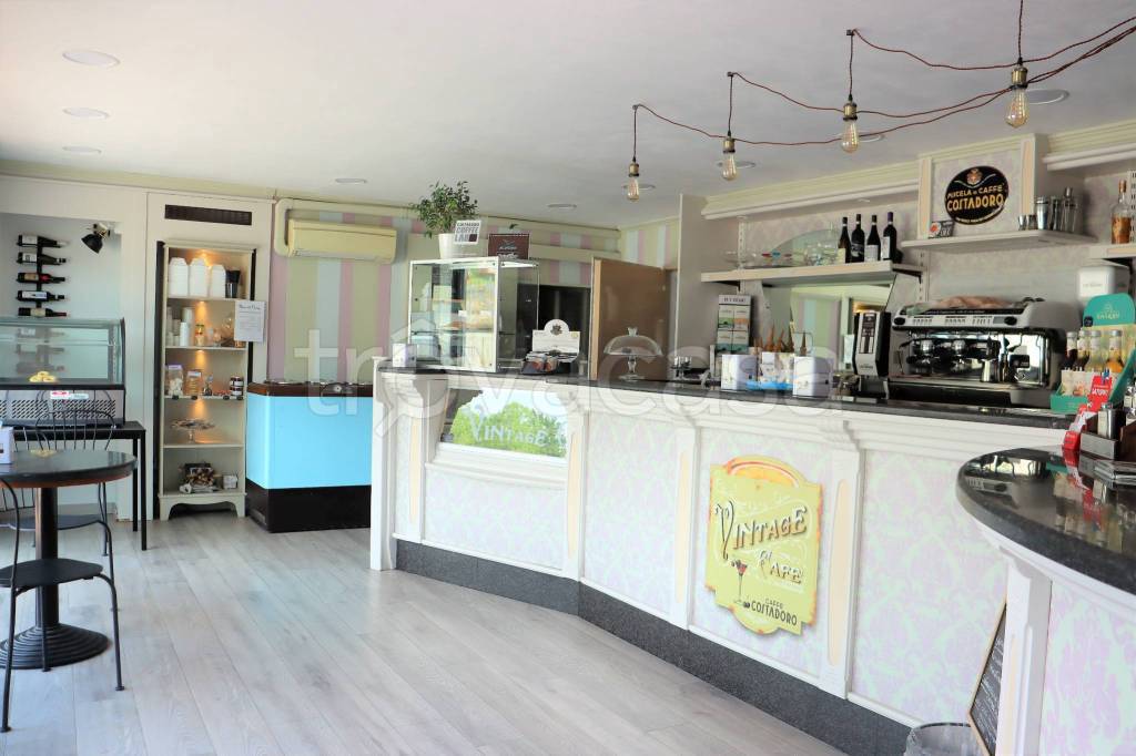 negozio in vendita a Castagnole delle Lanze in zona Valle Tanaro