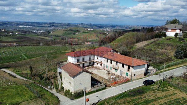 casale in vendita a Castagnole delle Lanze