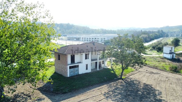 casa indipendente in vendita a Castagnole delle Lanze