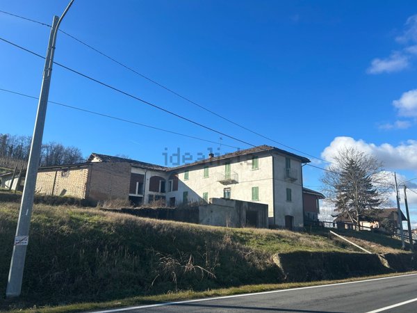 casale in vendita a Castagnole delle Lanze