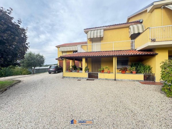 casale in vendita a Castagnole delle Lanze