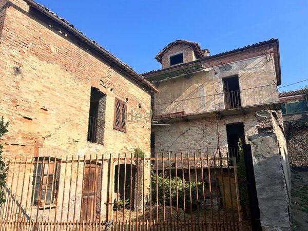 casale in vendita a Castagnole delle Lanze