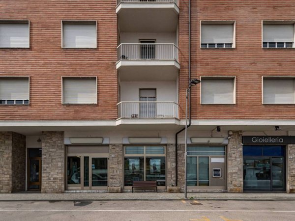 negozio in vendita a Castagnole delle Lanze in zona San Bartolomeo