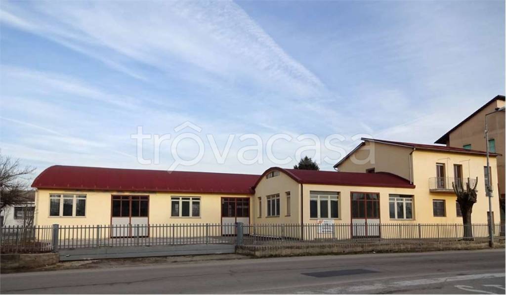 locale commerciale in vendita a Castagnole delle Lanze in zona Val Bera
