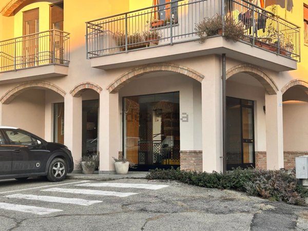 locale commerciale in vendita a Castagnole delle Lanze