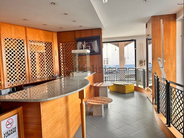 locale commerciale in vendita a Castagnole delle Lanze