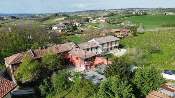 casa indipendente in vendita a Castagnole delle Lanze in zona Farinere