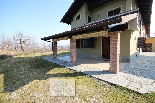 casa indipendente in vendita a Castagnole delle Lanze in zona Farinere