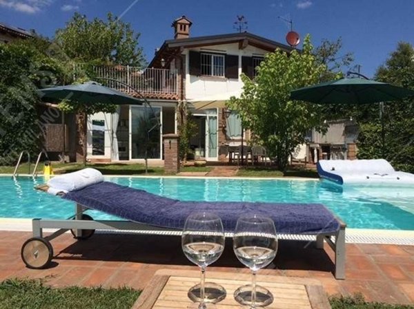 casa indipendente in vendita a Castagnole delle Lanze in zona Valle Tanaro