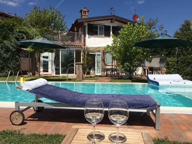 casa indipendente in vendita a Castagnole delle Lanze in zona Valle Tanaro