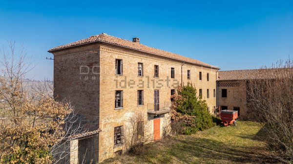 casale in vendita a Castagnole delle Lanze