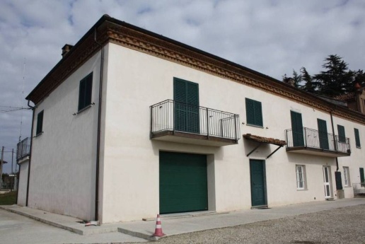 casale in vendita a Castagnole delle Lanze