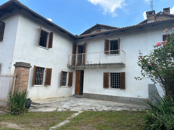 casa indipendente in vendita a Castagnole delle Lanze in zona Farinere