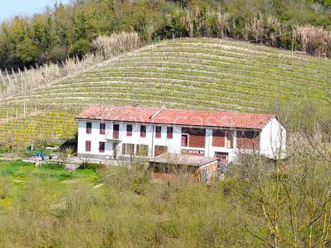 casa indipendente in vendita a Castagnole delle Lanze in zona Val Bera