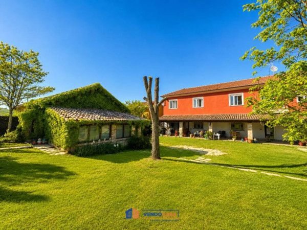 casa indipendente in vendita a Castagnole delle Lanze in zona San Grato