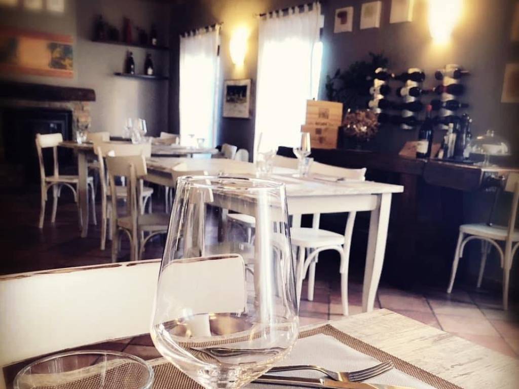 negozio in vendita a Castagnole delle Lanze
