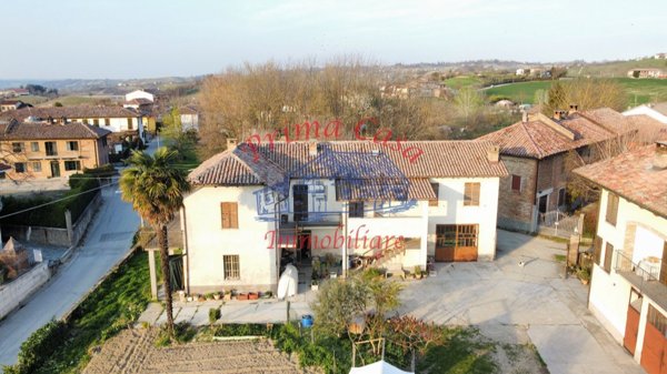 casale in vendita a Castagnole delle Lanze in zona Farinere