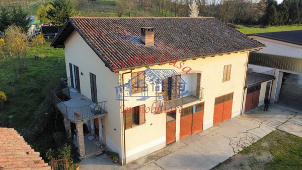 casa indipendente in vendita a Castagnole delle Lanze in zona Farinere