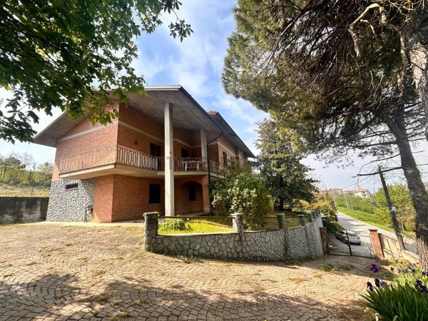 casa indipendente in vendita a Castagnole delle Lanze in zona San Bartolomeo