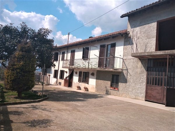 casa indipendente in vendita a Castagnole delle Lanze in zona Rivella