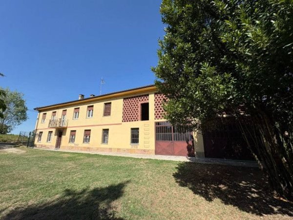 casale in vendita a Castagnole delle Lanze in zona San Bartolomeo