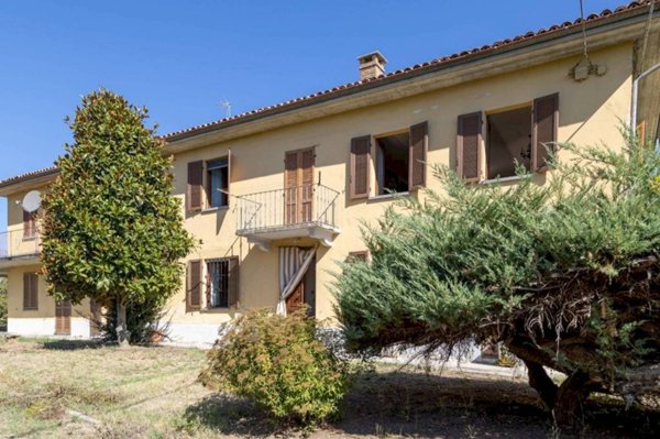 casa indipendente in vendita a Castagnole delle Lanze in zona Santa Maria