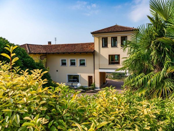 casa indipendente in vendita a Castagnole delle Lanze in zona Val Bera