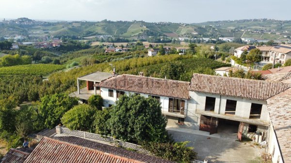 casale in vendita a Castagnole delle Lanze in zona Carossi
