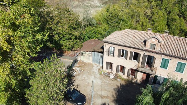 casale in vendita a Castagnole delle Lanze in zona San Bartolomeo