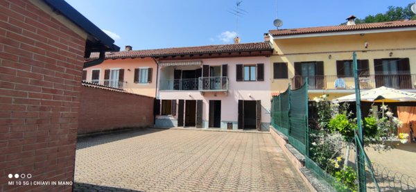 casa indipendente in vendita a Castagnole Monferrato in zona Valenzani