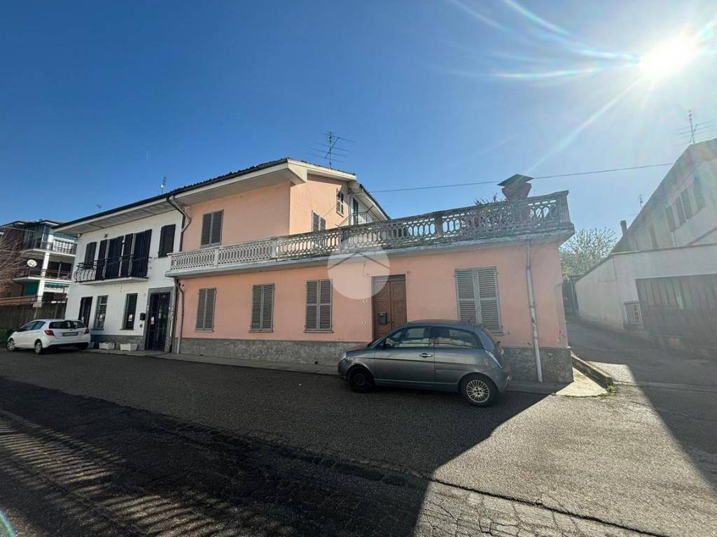 casa indipendente in vendita a Castagnole Monferrato in zona Valenzani