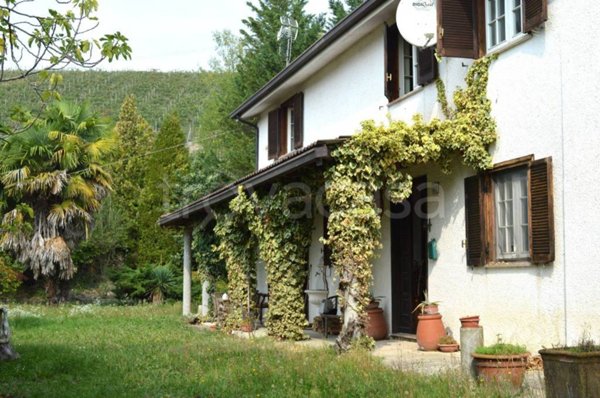 casa indipendente in vendita a Castel Boglione