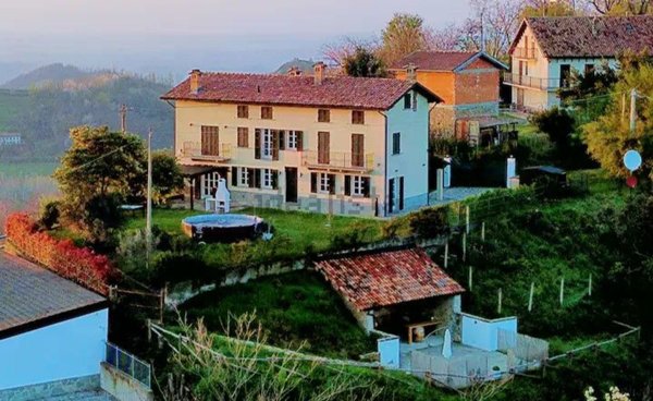 esavano in vendita a Castel Boglione