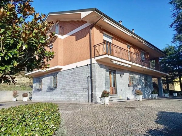 casa indipendente in vendita a Castel Boglione