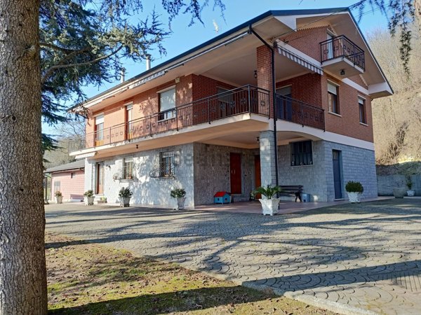 casa indipendente in vendita a Castel Boglione