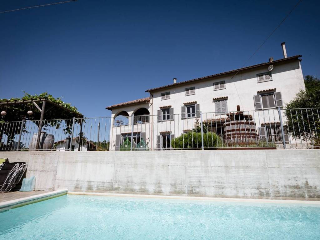 casa indipendente in vendita a Castel Boglione