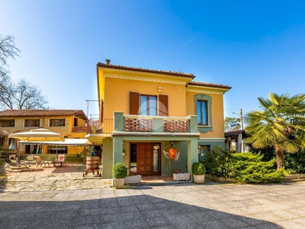 casa indipendente in vendita a Castell'Alfero in zona Stazione