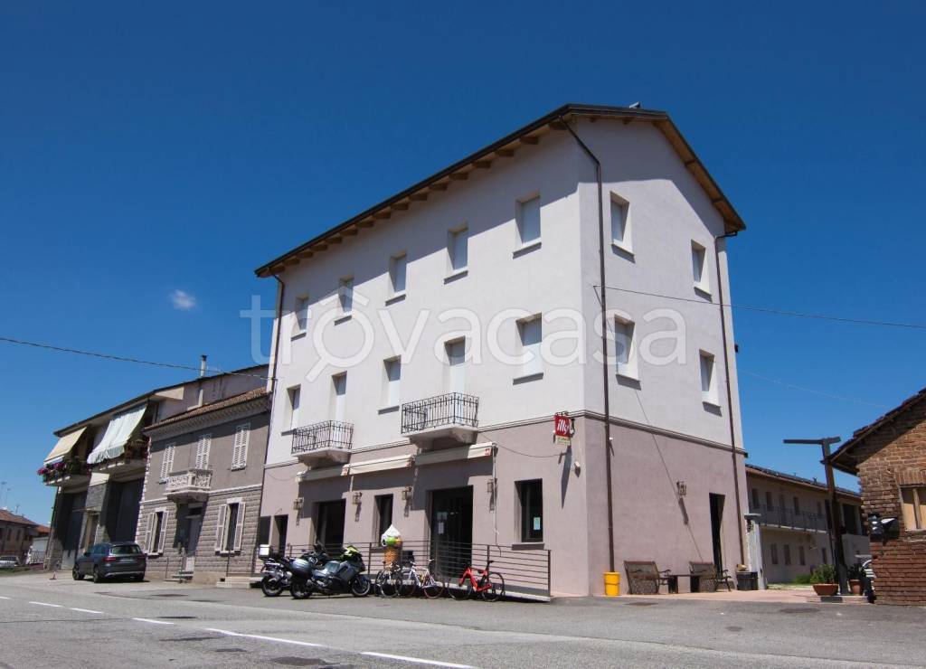 locale commerciale in vendita a Castell'Alfero
