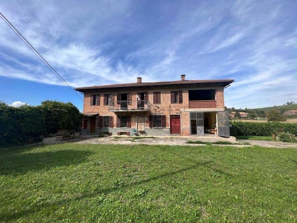 casa indipendente in vendita a Castell'Alfero in zona Stazione
