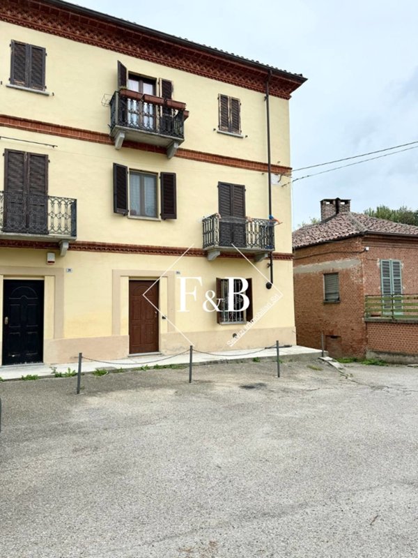 appartamento in vendita a Castell'Alfero in zona Stazione