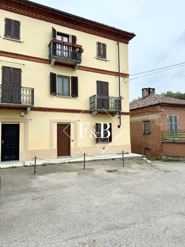 appartamento in vendita a Castell'Alfero in zona Stazione