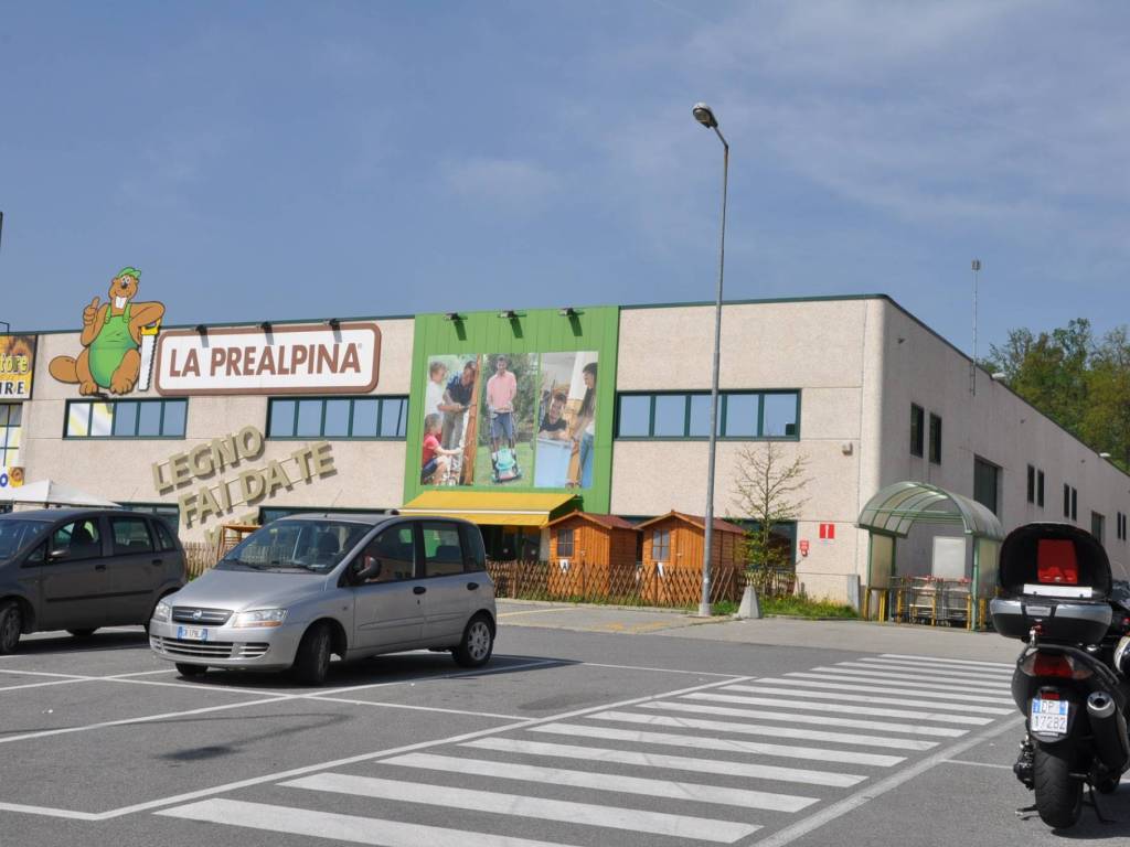 locale commerciale in vendita a Castell'Alfero