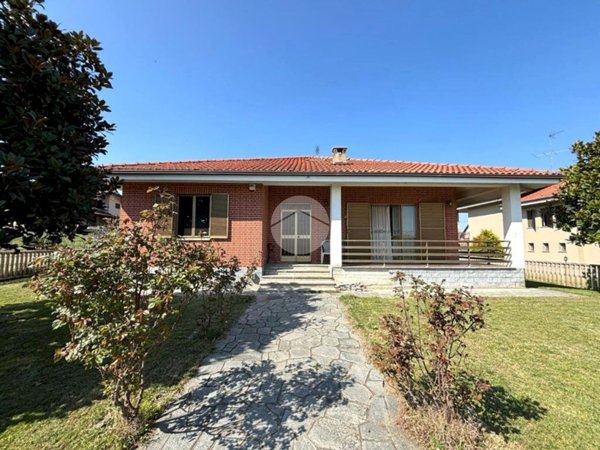 casa indipendente in vendita a Castell'Alfero in zona Stazione