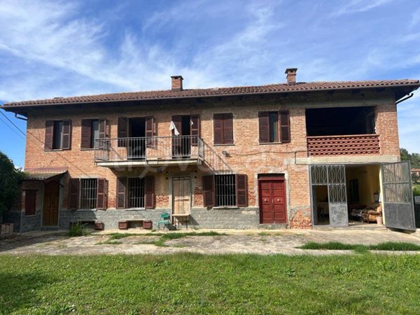 casa indipendente in vendita a Castell'Alfero in zona Stazione