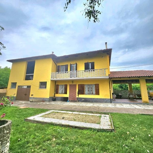 casa indipendente in vendita a Castell'Alfero in zona Stazione