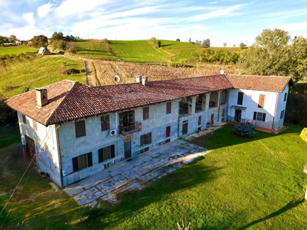 casale in vendita a Castell'Alfero