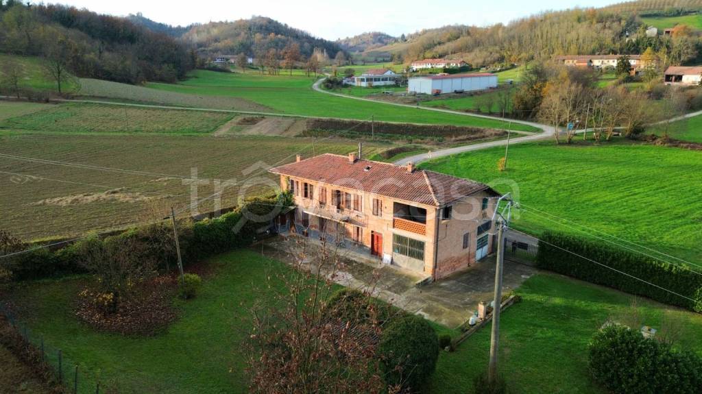 casa indipendente in vendita a Castell'Alfero in zona Stazione